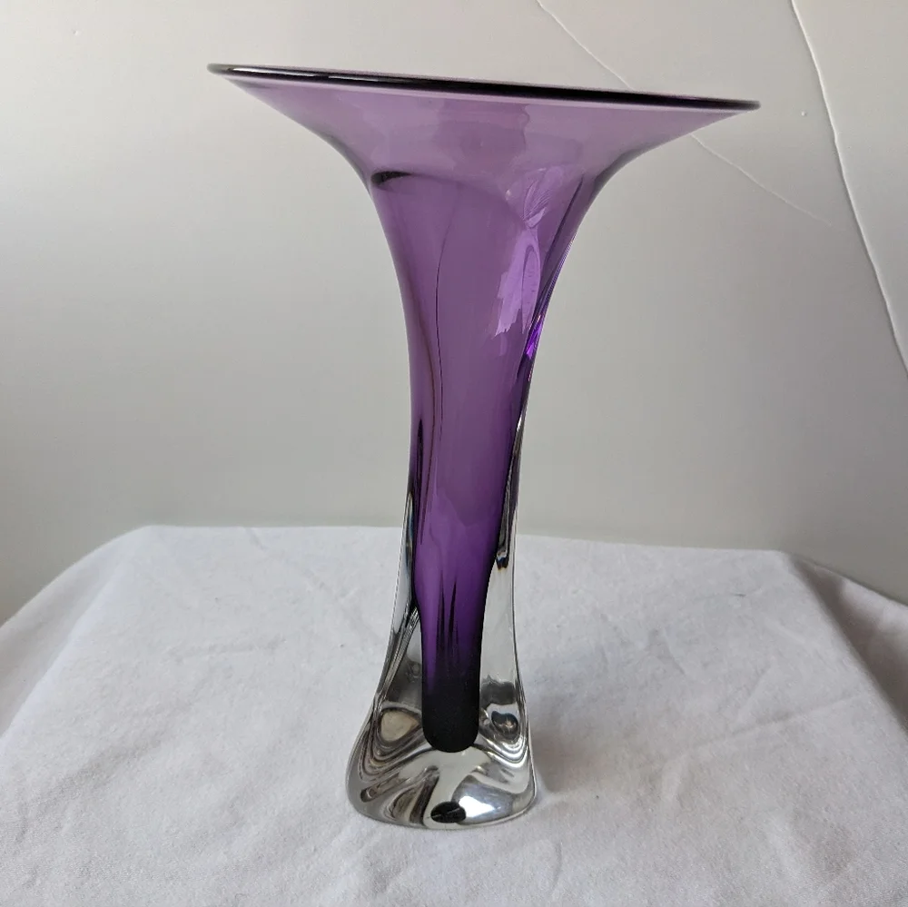 Jonathan Winfisky 1992 Signed Hand Blown Purple Art Glass Trumpet Vase Vintage